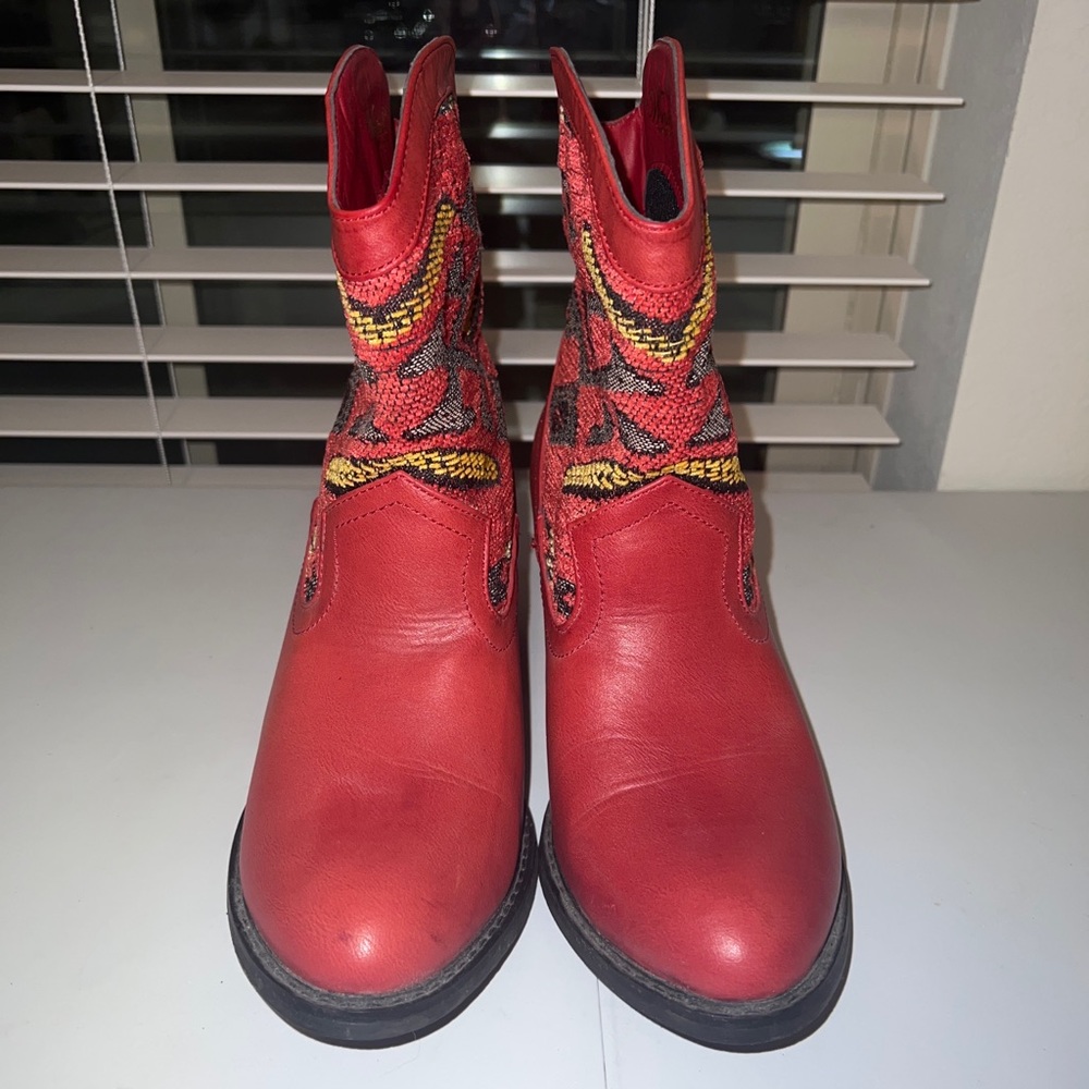Wanted Booties Red Patterned W Sz 8